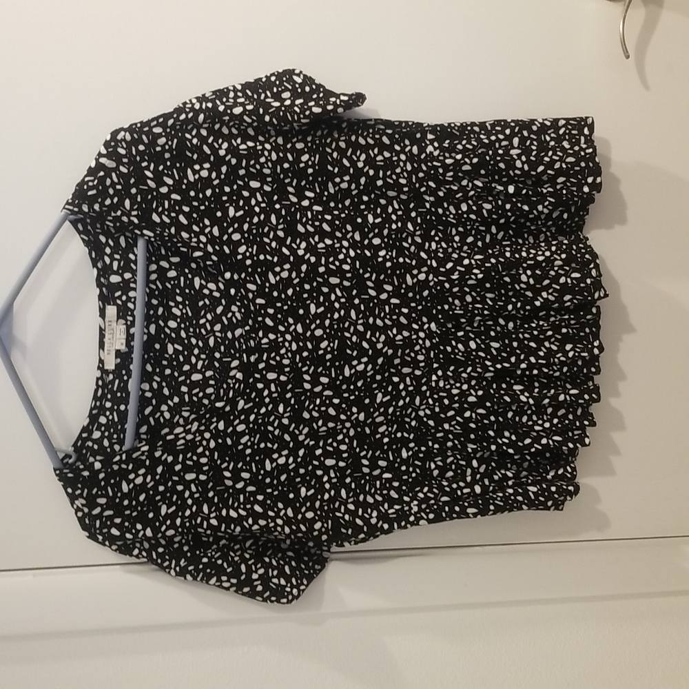 Medium black and white peplum top